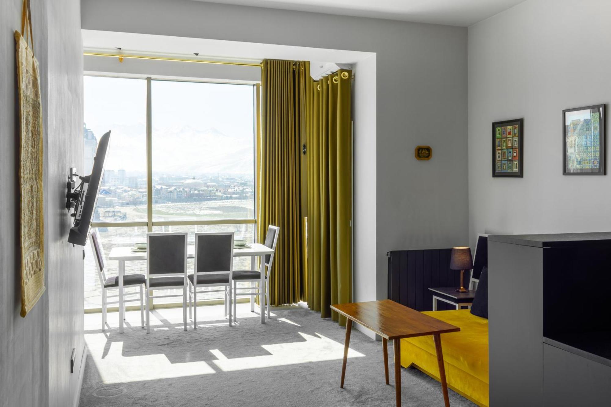 9Th And 6Th Floor Stylish Apartments With Mountainvista 比什凯克 外观 照片