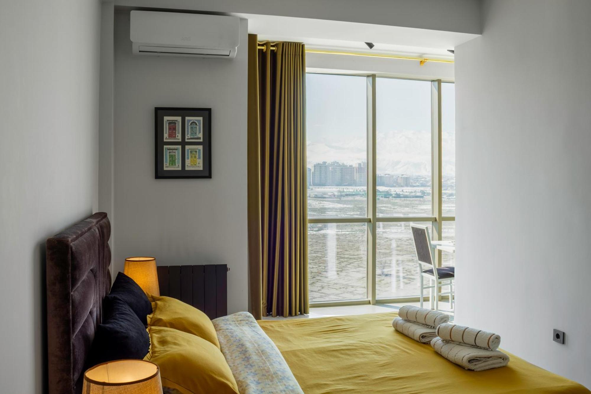 9Th And 6Th Floor Stylish Apartments With Mountainvista 比什凯克 外观 照片
