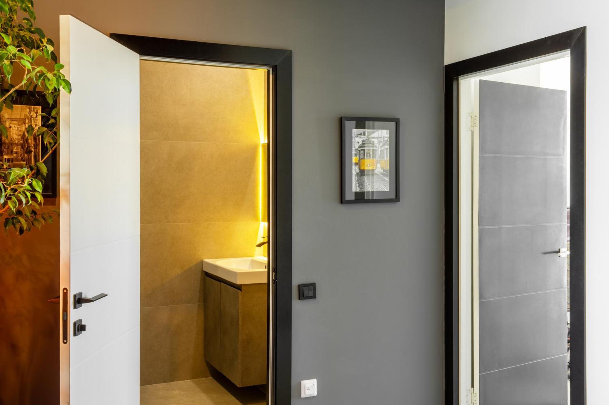 9Th And 6Th Floor Stylish Apartments With Mountainvista 比什凯克 外观 照片