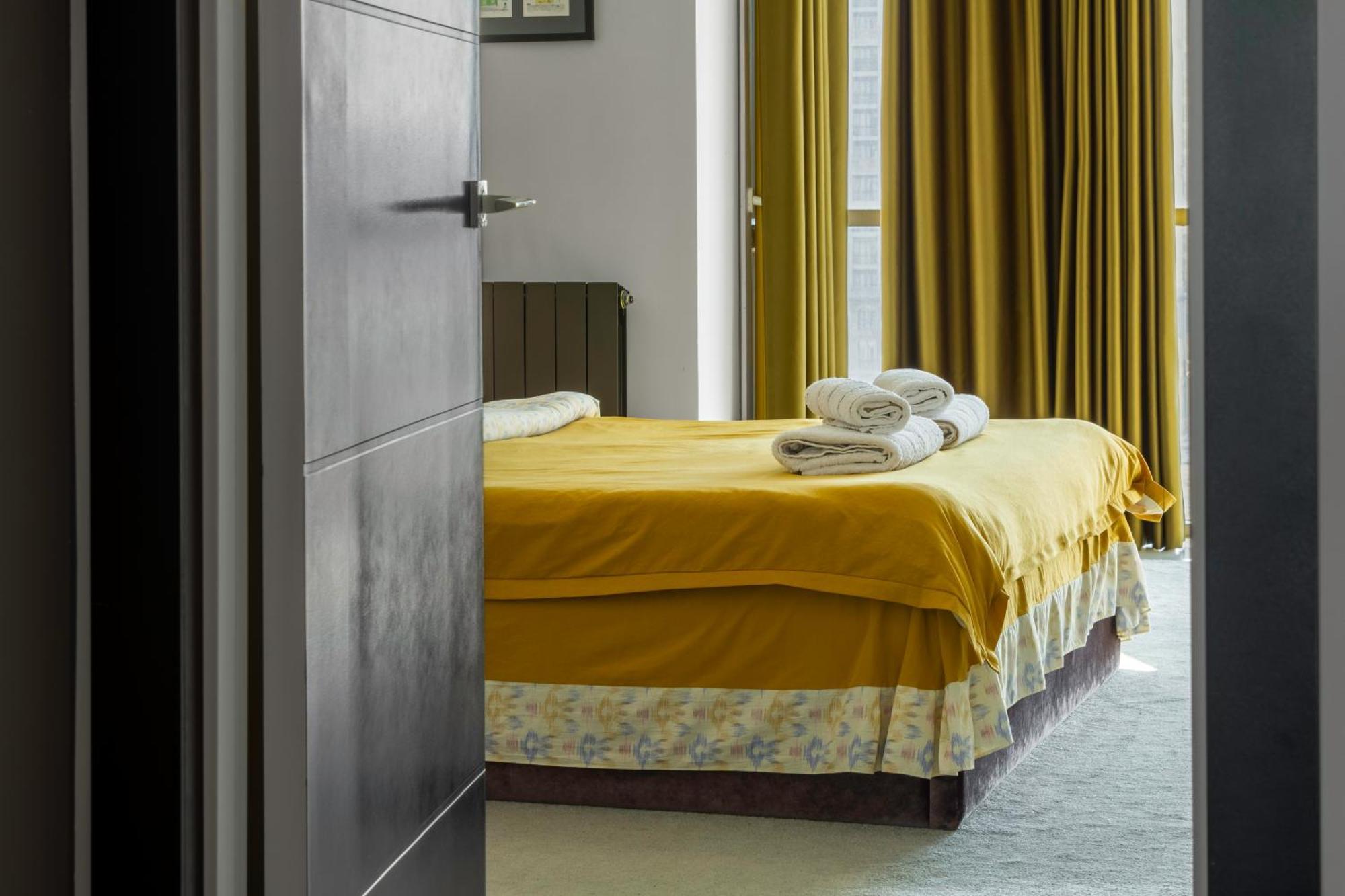 9Th And 6Th Floor Stylish Apartments With Mountainvista 比什凯克 外观 照片