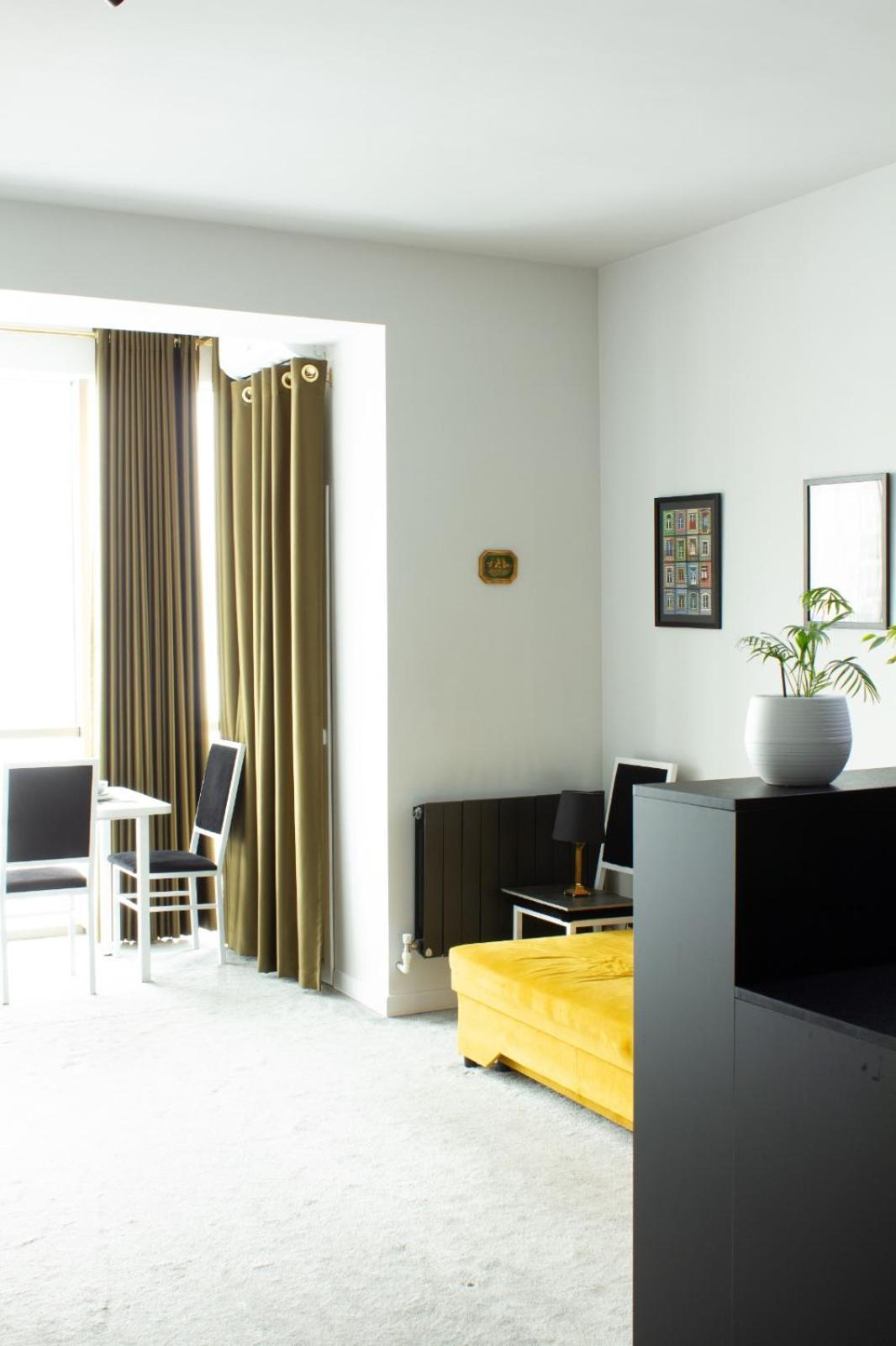 9Th And 6Th Floor Stylish Apartments With Mountainvista 比什凯克 外观 照片