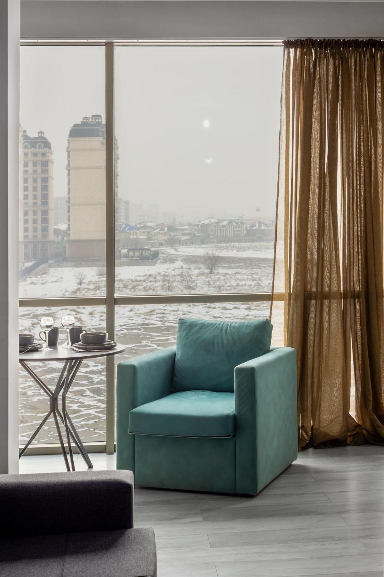 9Th And 6Th Floor Stylish Apartments With Mountainvista 比什凯克 外观 照片