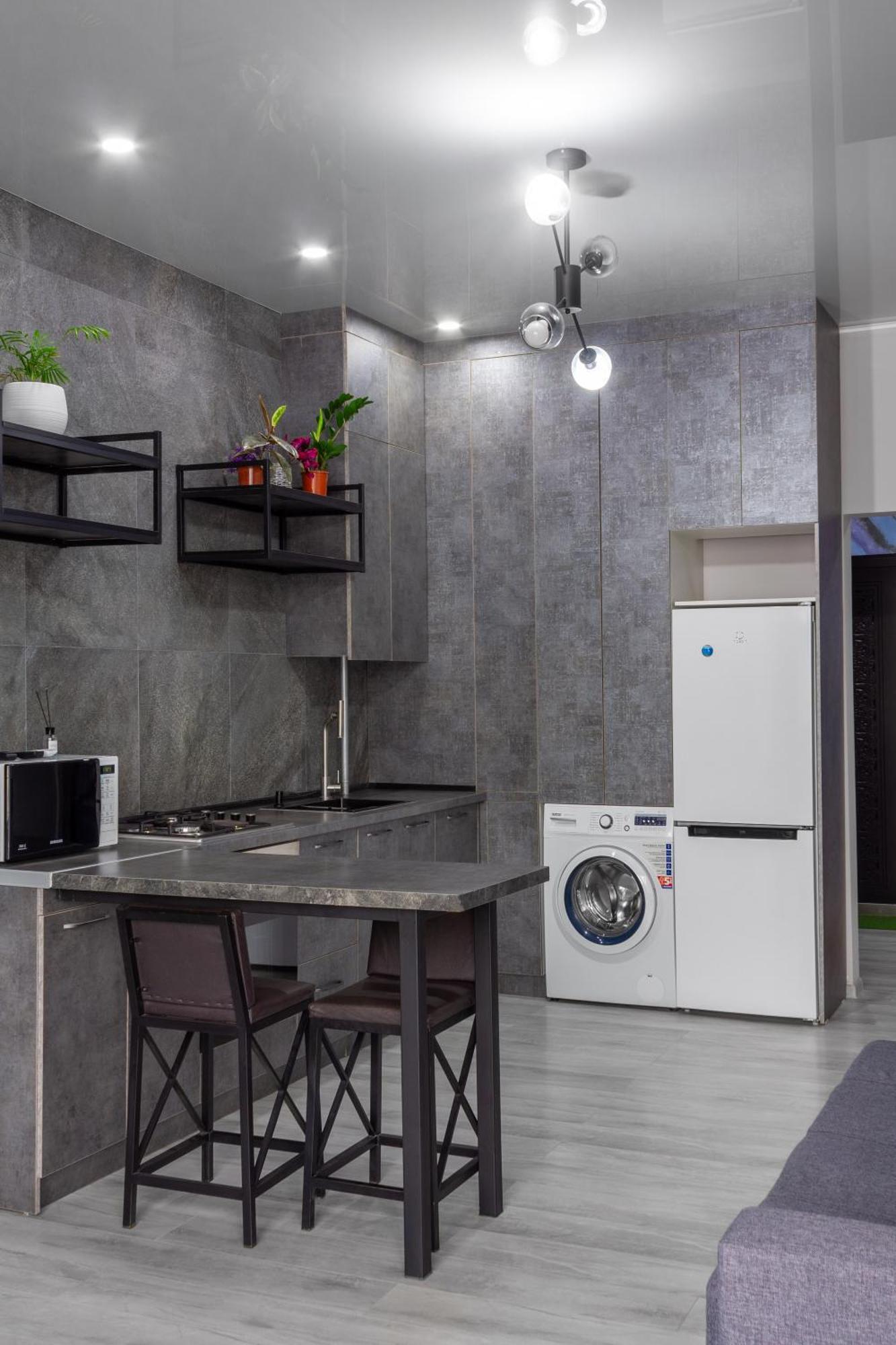 9Th And 6Th Floor Stylish Apartments With Mountainvista 比什凯克 外观 照片