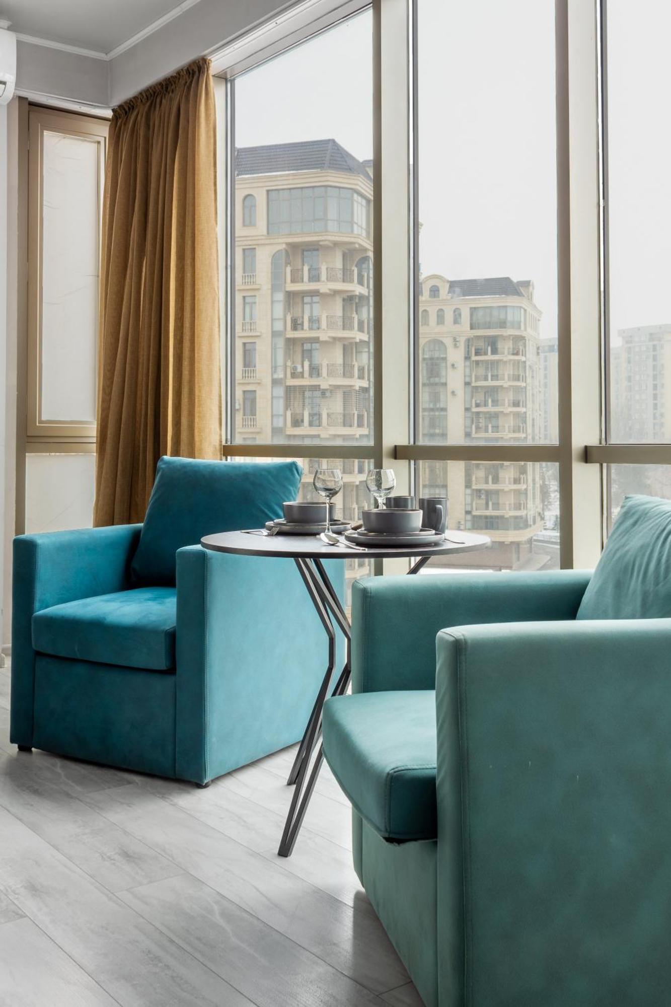 9Th And 6Th Floor Stylish Apartments With Mountainvista 比什凯克 外观 照片